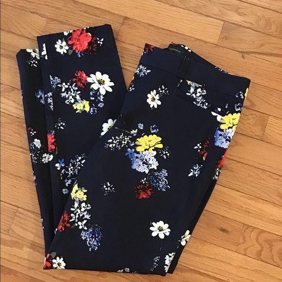 Banana Republic Pants - NEVER WORN BANANA REPUBLIC SLOAN NAVY FLORAL PANT - GREAT STRETCH & RECOVERY 6